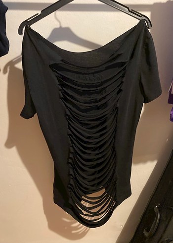 arkası yırtık tişört y2k goth grunge vintage