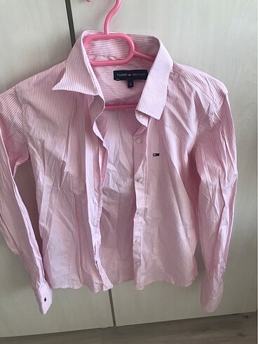 Pembe çizgili gömlek