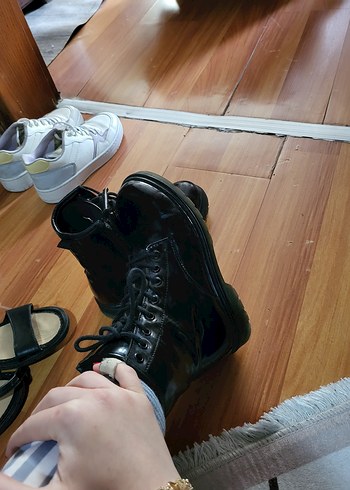 Siyah Rugan Bağcıklı Gothic Bot - Görsel 8