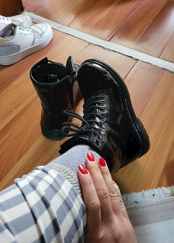 Siyah Rugan Bağcıklı Gothic Bot - Görsel 7