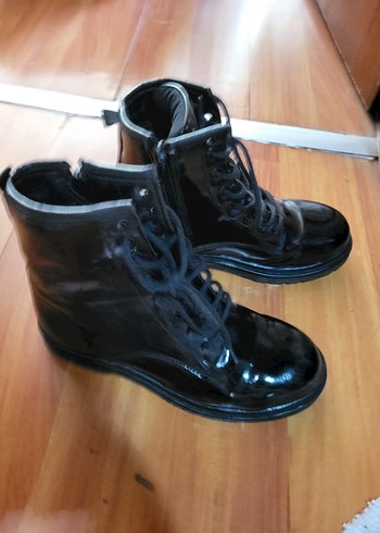 Siyah Rugan Bağcıklı Gothic Bot - Görsel 3