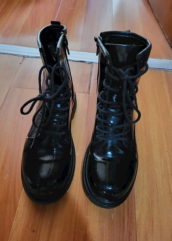 Siyah Rugan Bağcıklı Gothic Bot - Görsel 2