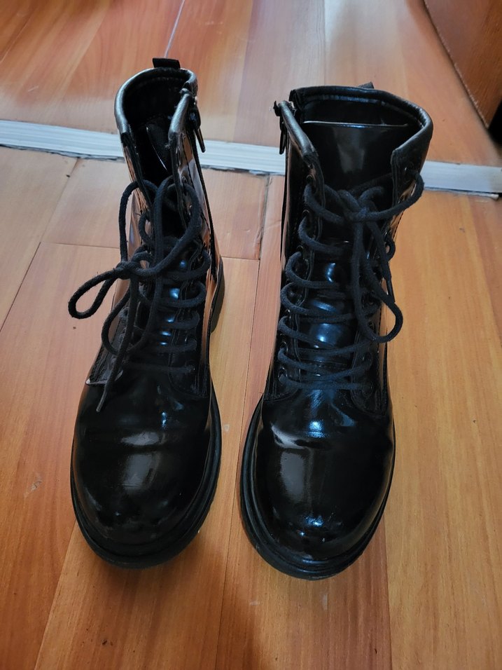 Siyah Rugan Bağcıklı Gothic Bot - Görsel 2