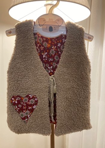 Kız Çocuk Kahverengi Kürk Detaylı Yelek - Görsel 2