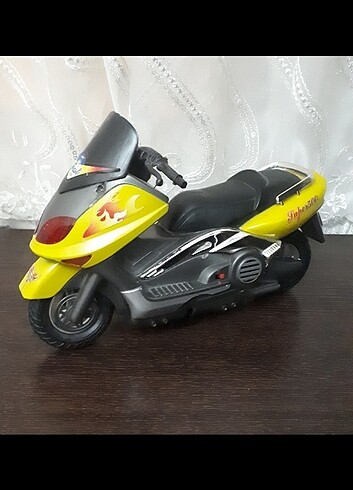  Oyuncak motorsiklet