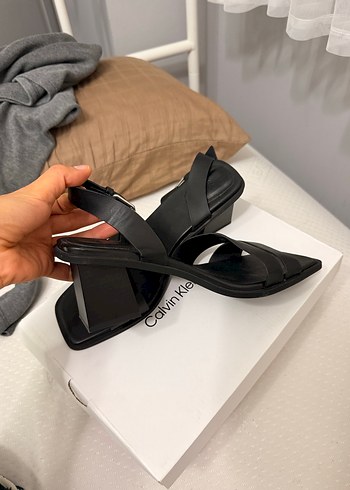 Siyah Minimalist Tokalı Stiletto Kadın Sandalet - Görsel 2