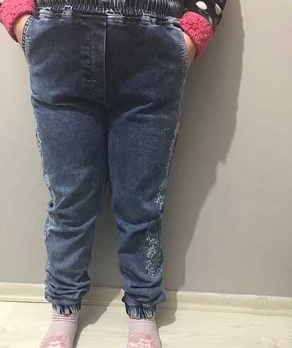 Bilekleri lastikli kot pantolon