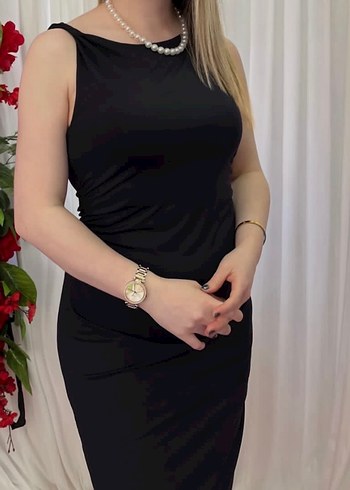 Zincir Detaylı Siyah Midi Kalem Elbise