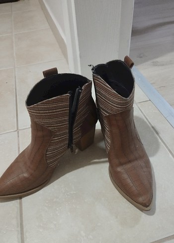 Kadın Kahverengi Yılan Derisi Desenli Dolgu Topuk Bot - Görsel 2