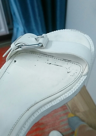 beyaz düz sandalet