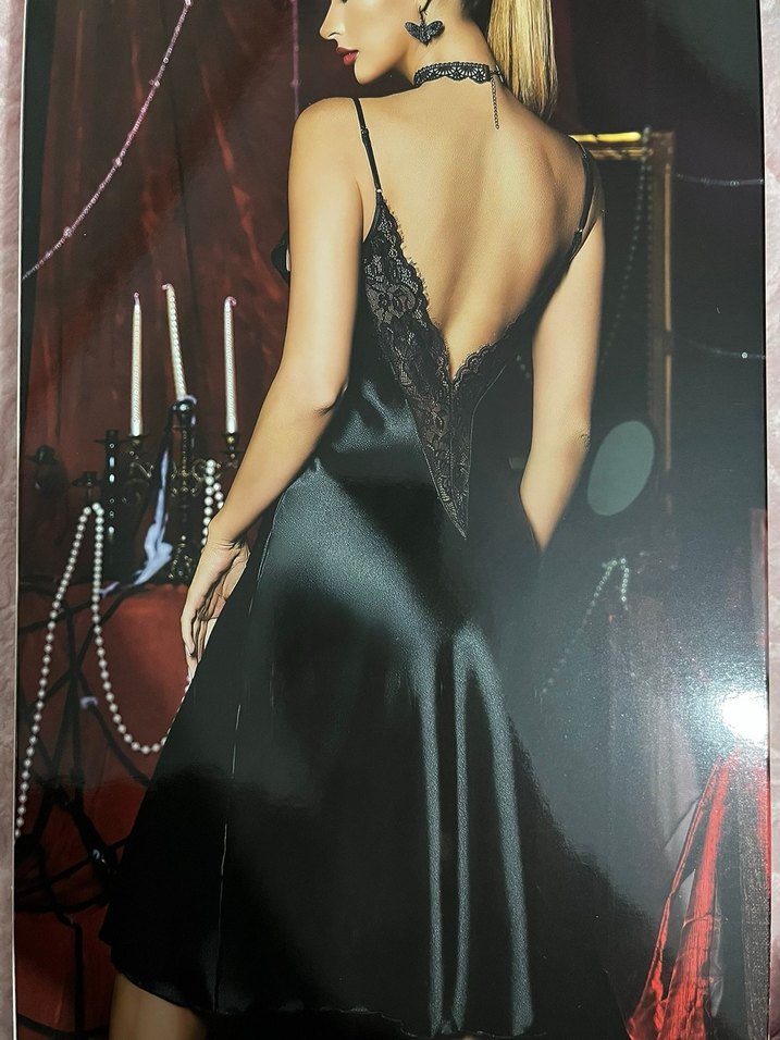 Uzun Siyah Gotik Nakışlı Kadın Gecelik - Görsel 2