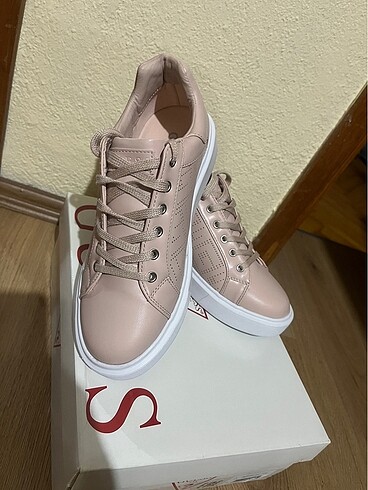 38 Beden pembe Renk Orjinal Guess Ivee Pembe Kadın Ayakkabı