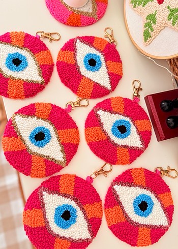 Punch işlemeli göz motifli anahtarlık - Görsel 2