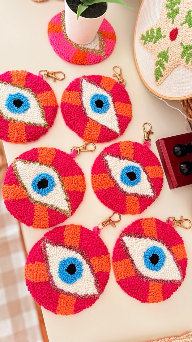 Punch işlemeli göz motifli anahtarlık - Görsel 2