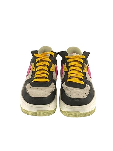 38 Beden Nike Spor Ayakkabı %70 İndirimli.