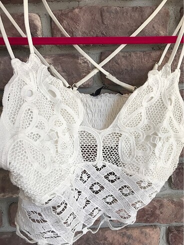 BSL FASHION Beyaz dantelli büstiyer bluz