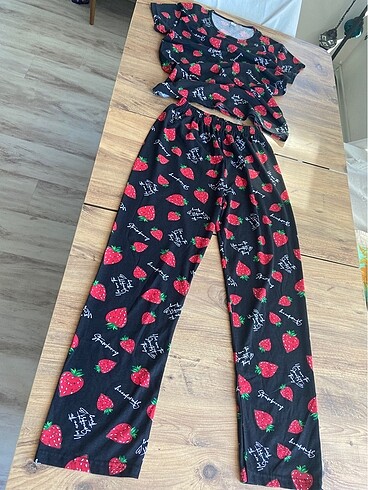 Diğer Çilekli pijama takımı