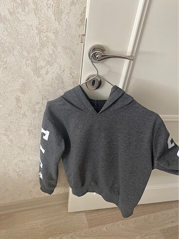 l Beden Sweatshirt cok iyi durumdadır