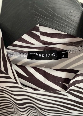 Trendyol & Milla Zebra Desenli Uzun Kollu Boğazlı Bluz