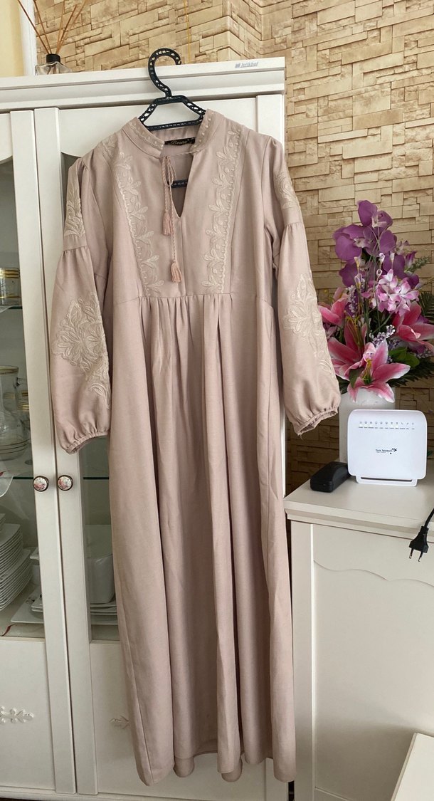 Bej Nakışlı Püsküllü Uzun Keten Elbise - Görsel 2