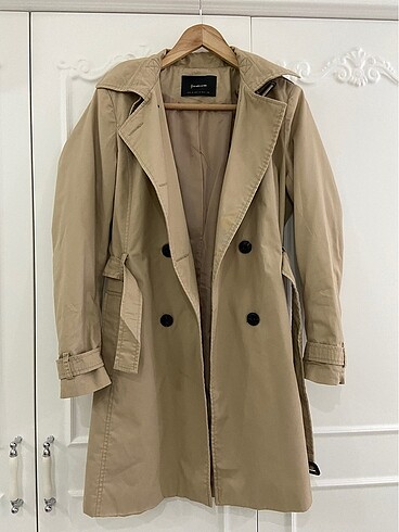 Camel trenchcoat