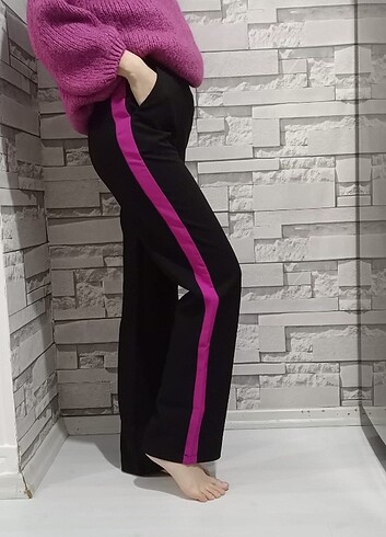 Siyah yanları mor şeritli kumaş pantolon