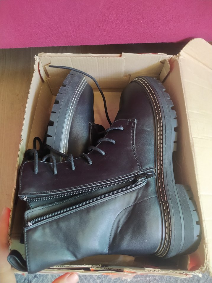 Siyah Bağcıklı Gotik Kadın Botları - Görsel 2