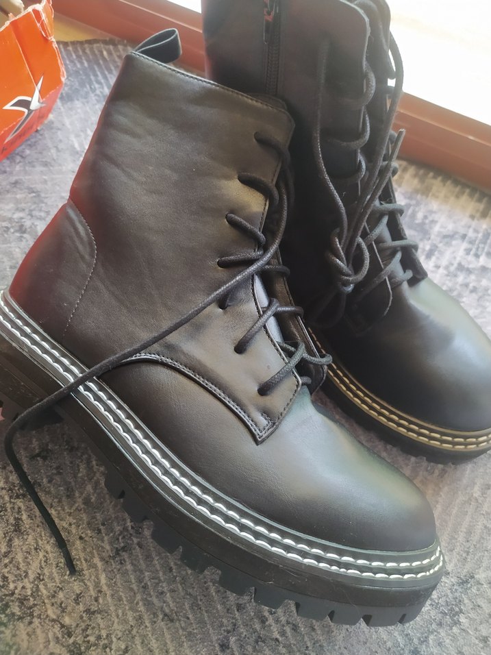 Siyah Bağcıklı Gotik Kadın Botları - Görsel 3