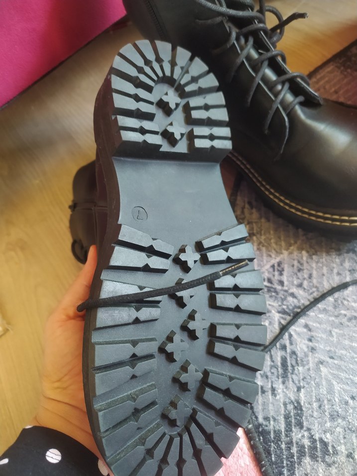 Siyah Bağcıklı Gotik Kadın Botları - Görsel 4