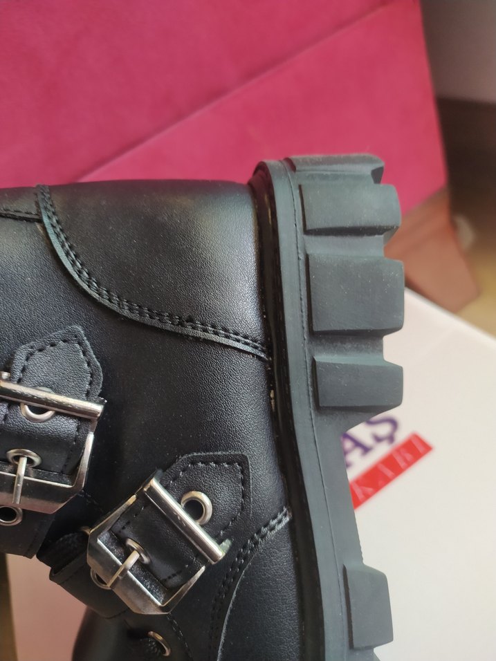 Siyah Deri Gotik Tokalı Kadın Bot - Görsel 5