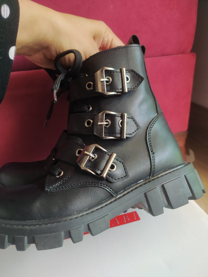 Siyah Deri Gotik Tokalı Kadın Bot - Görsel 3