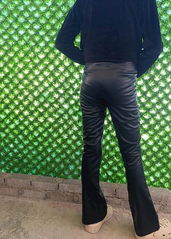 Siyah Deri Yılan Desenli Kadın Pantolon - Görsel 2