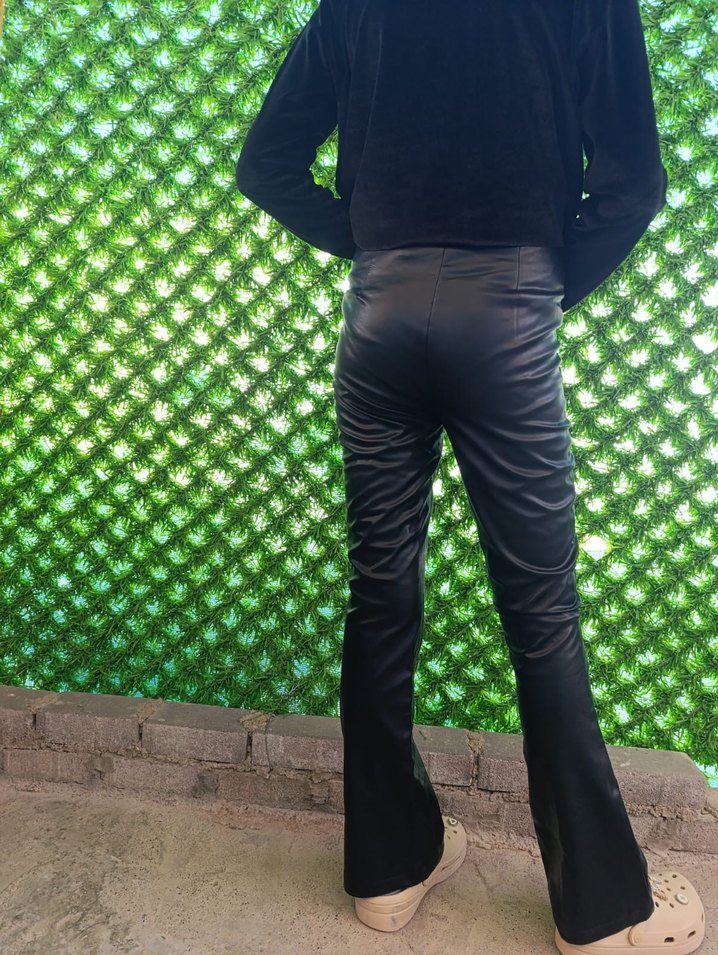 Siyah Deri Yılan Desenli Kadın Pantolon - Görsel 2