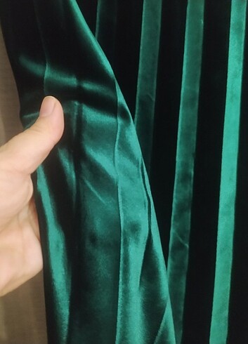 Zümrüt yeşili kadife elbise - Görsel 2