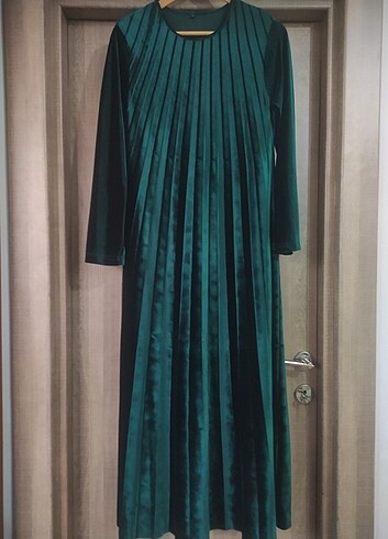 Zümrüt yeşili kadife elbise - Görsel 3