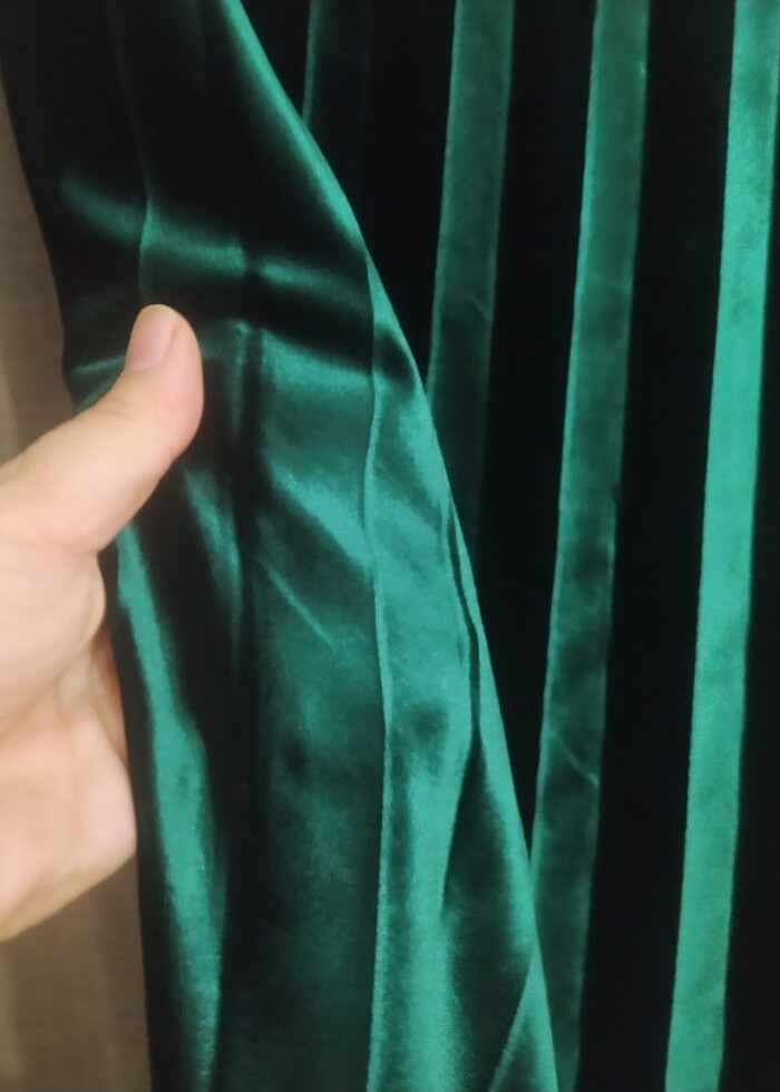 Zümrüt yeşili kadife elbise - Görsel 2