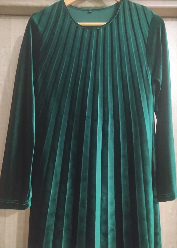 Zümrüt yeşili kadife elbise - Görsel 4