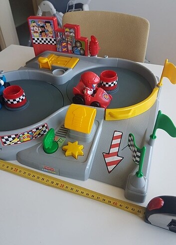 Fisher Price yarış pisti 