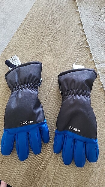 Bir defa giyildi. Decathlon çocuk eldiven