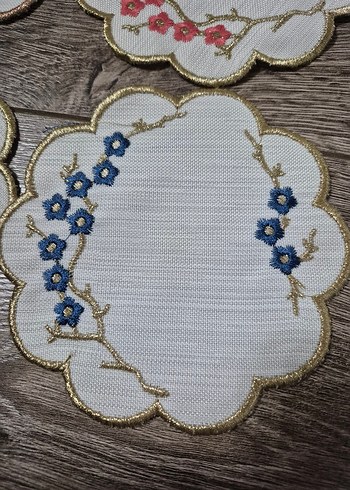 Çiçek İşlemeli Yuvarlak Peçete Seti - Görsel 4