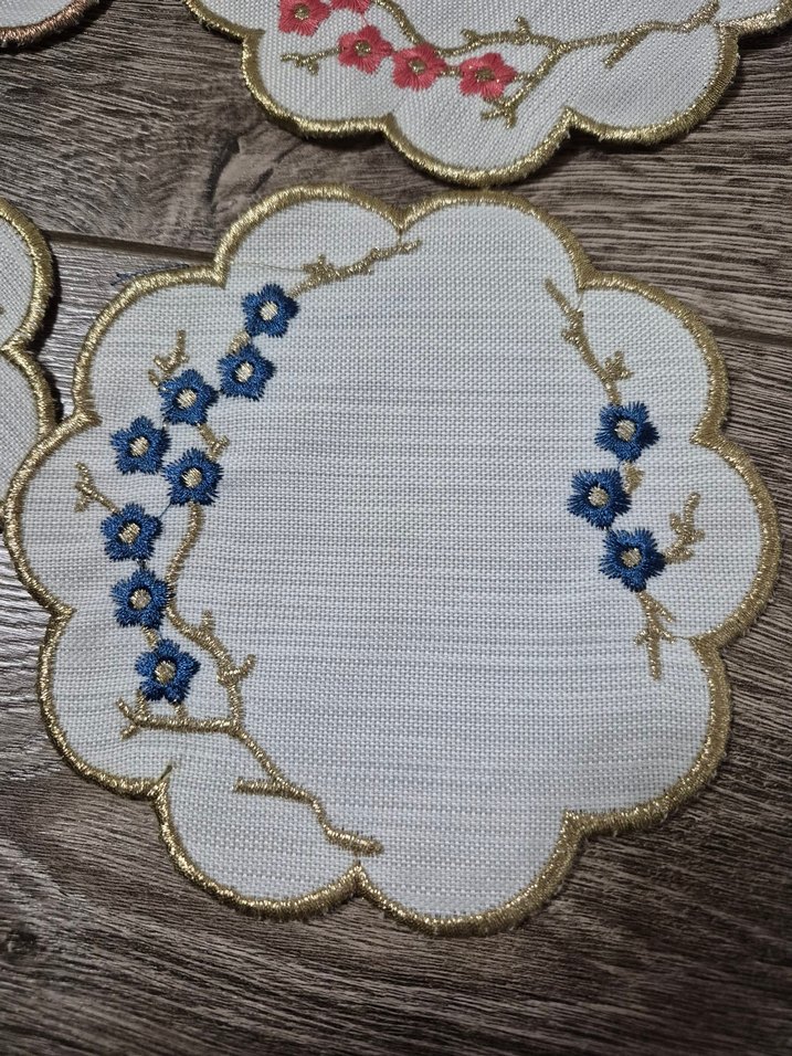 Çiçek İşlemeli Yuvarlak Peçete Seti - Görsel 4