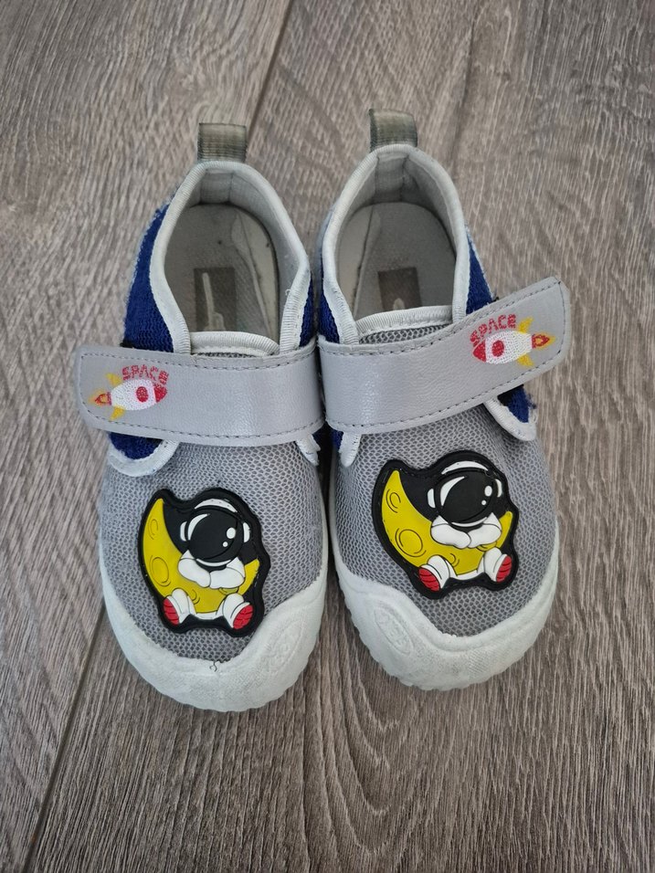 Gri Erkek Çocuk Kaydırmaz Terlik 26 numara kreş ayakkabısı - Görsel 4