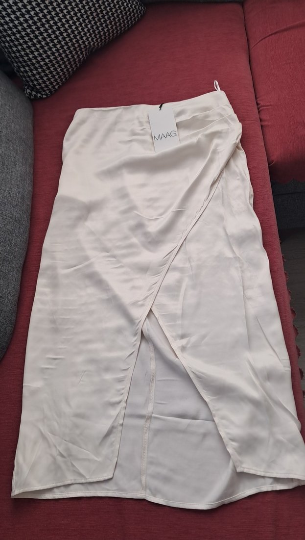 Beyaz Drapeli Uzun Kadın Etek - Görsel 2