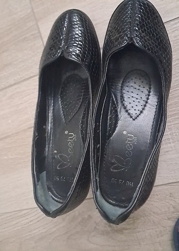 Siyah Yılan Desenli Dolgu Topuklu Kadın Babet - Görsel 3