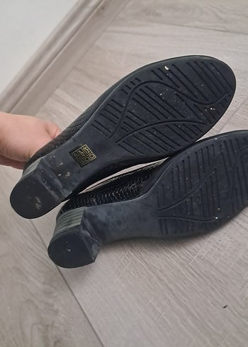 Siyah Yılan Desenli Dolgu Topuklu Kadın Babet - Görsel 5