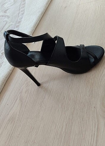 36 Beden Topuklu ayakkabı siyah 