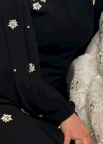 Siyah pelerinli Uzun Elbise - Görsel 2