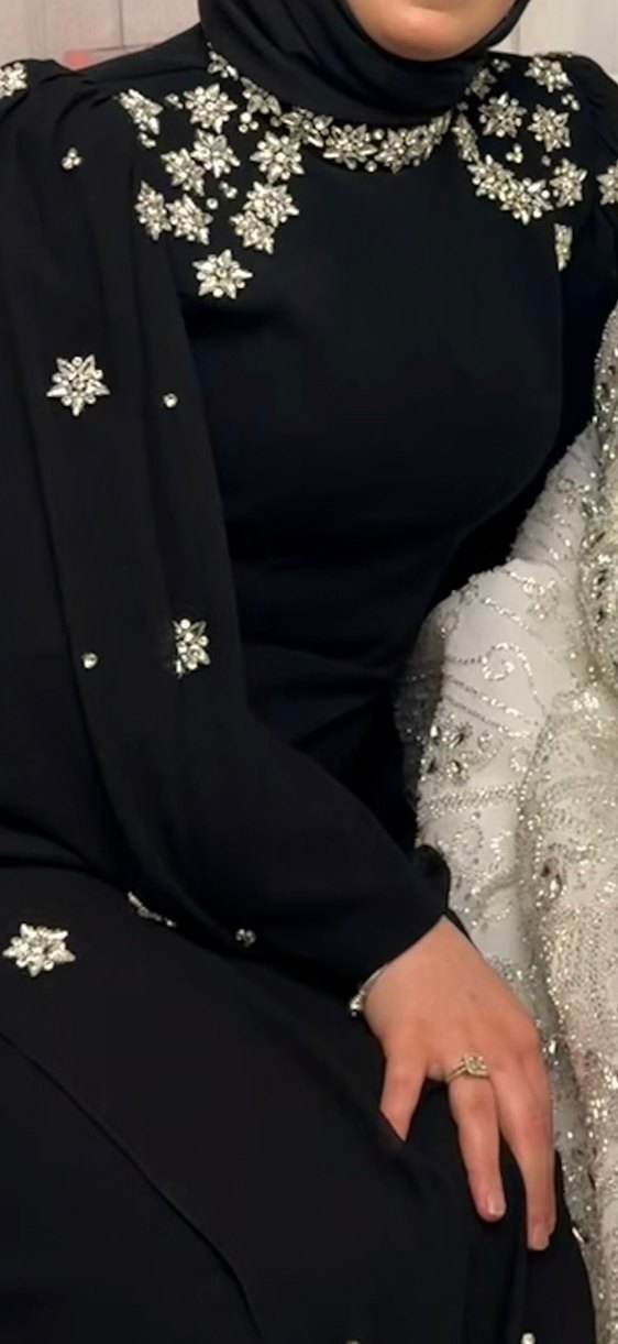 Siyah pelerinli Uzun Elbise - Görsel 2