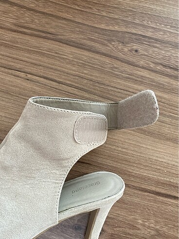 Topuklu ayakkabı - Görsel 4