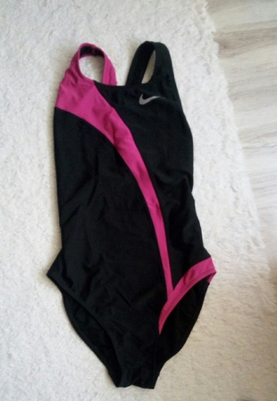 nike mayo...2 defadan fazla kullanilmadi..kg aldigim icin olmuyo